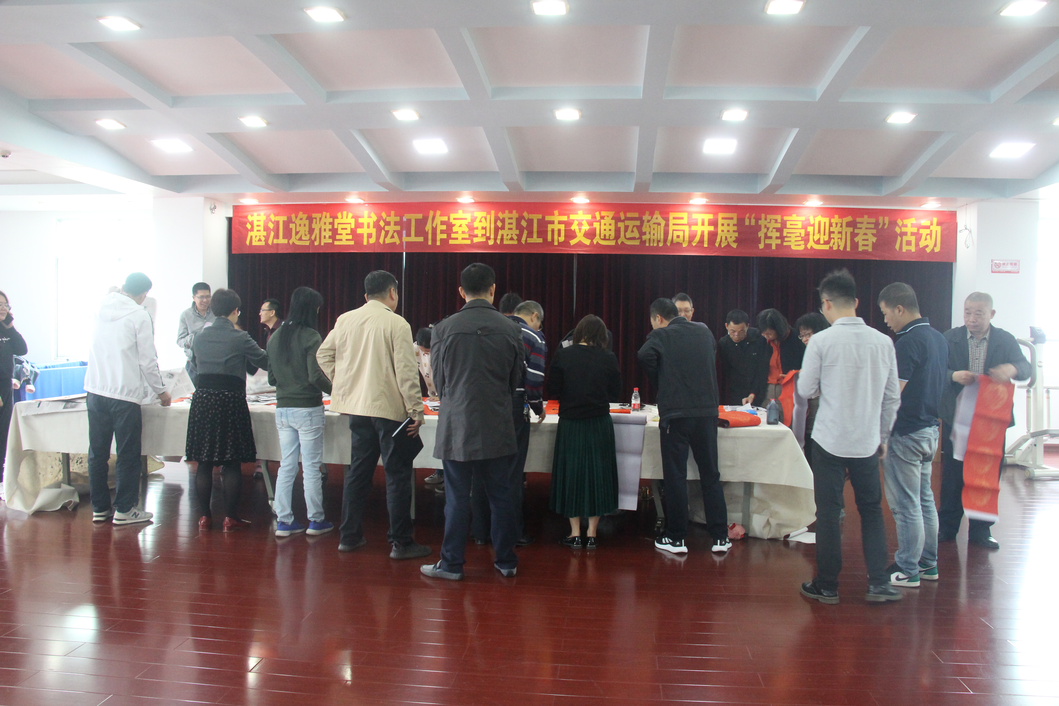 熱鬧現(xiàn)場.JPG