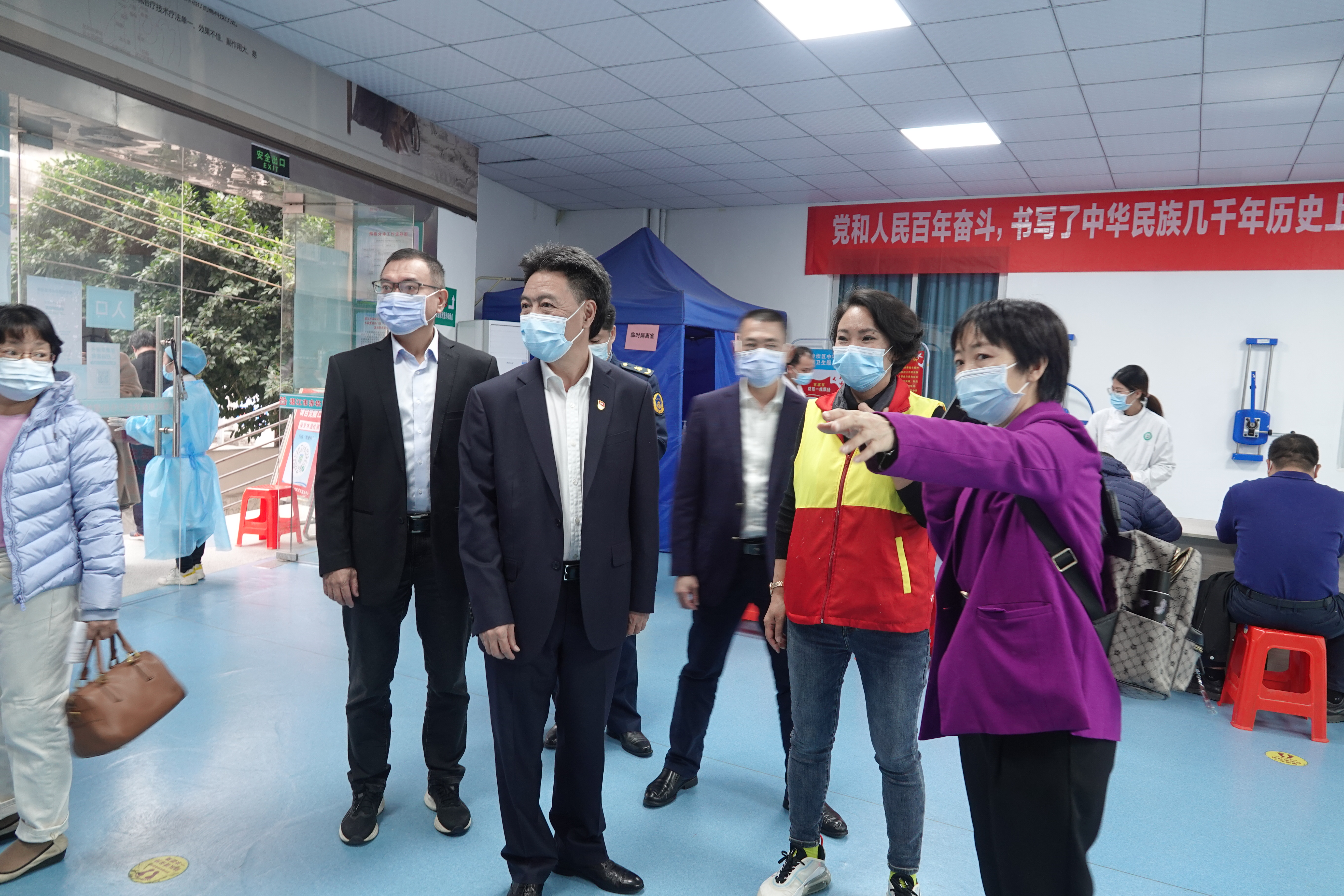 檢查社區(qū)服務(wù)站.JPG