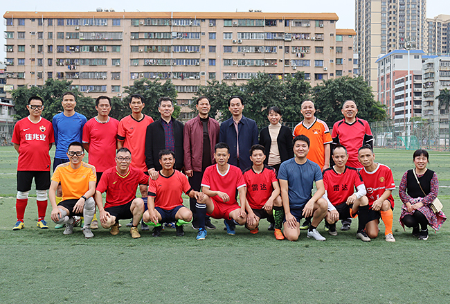局領導與參賽選手合影.jpg