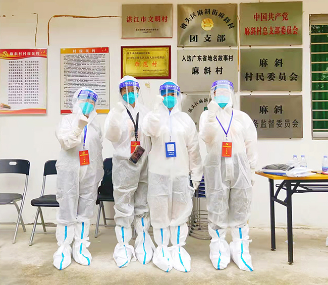 巾幗不讓須眉，穿上“大白”服的女先鋒隊員.jpg