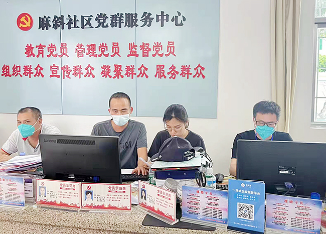 配合社區(qū)錄入疫情防控資料.jpg