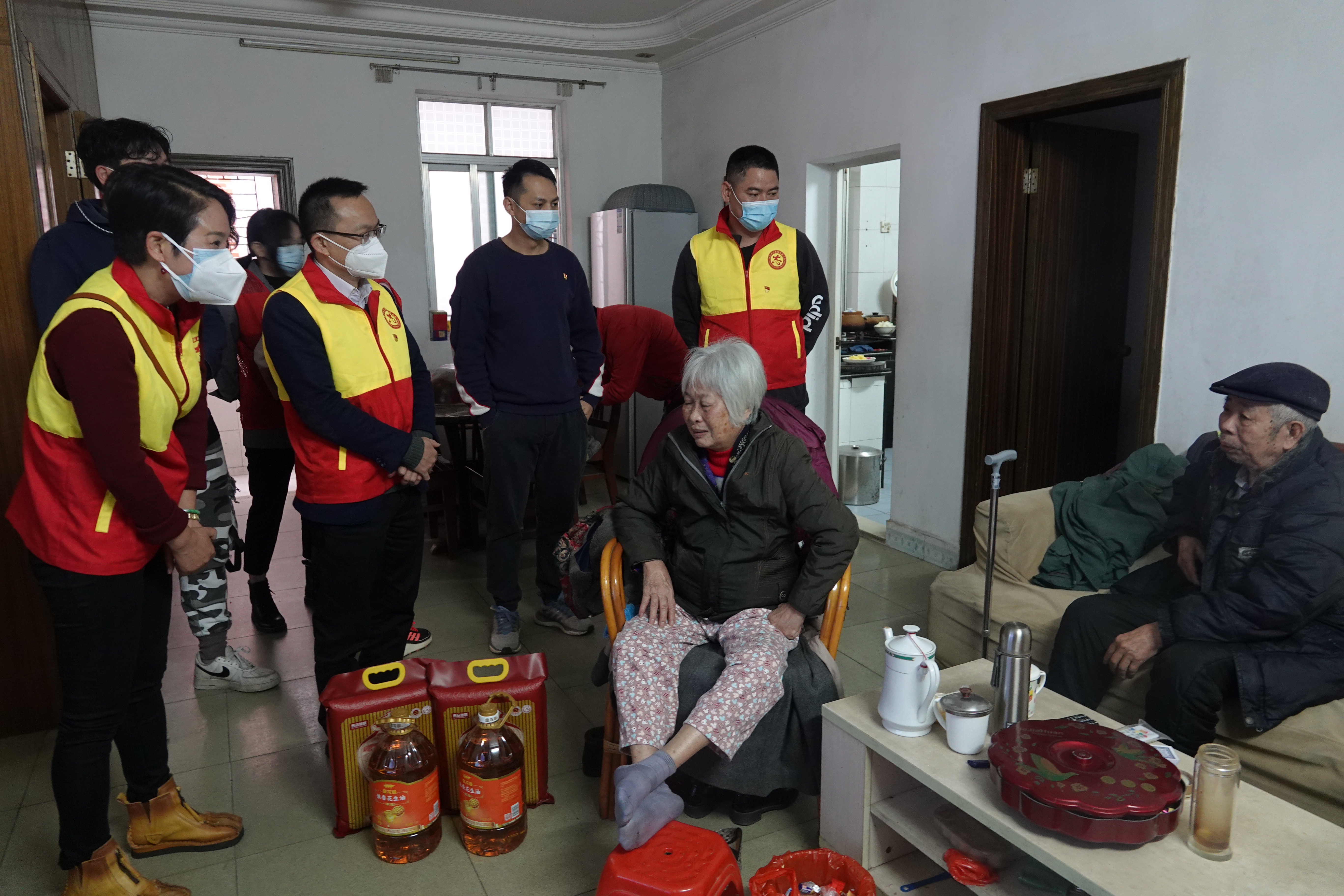 活動時間：2023年2月3日，活動地點：海萍村困難戶家，活動主題：元宵慰問，主辦單位：湛江市交通運輸局3.JPG