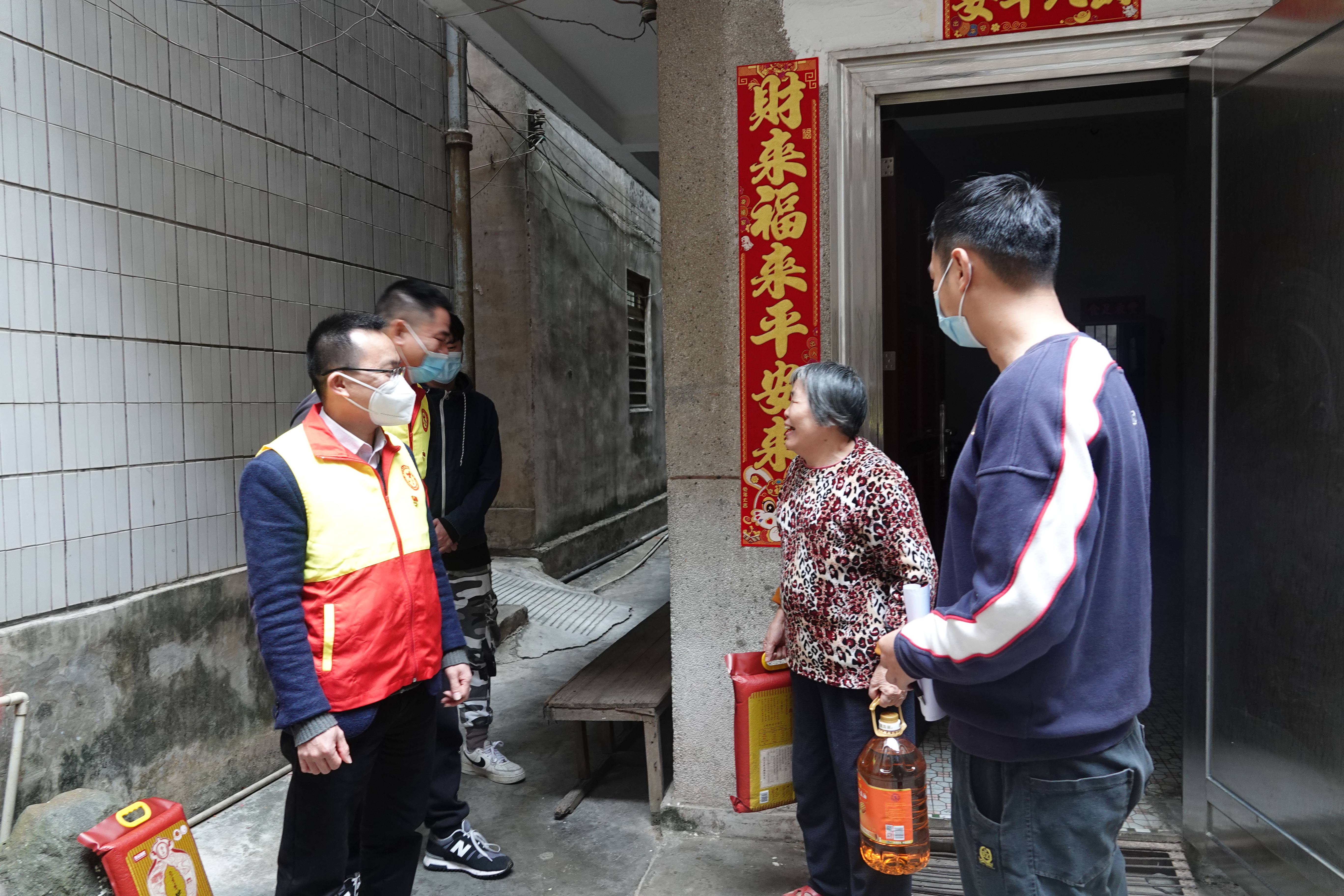 活動時間：2023年2月3日，活動地點：海萍村困難戶家，活動主題：元宵慰問，主辦單位：湛江市交通運輸局1.JPG