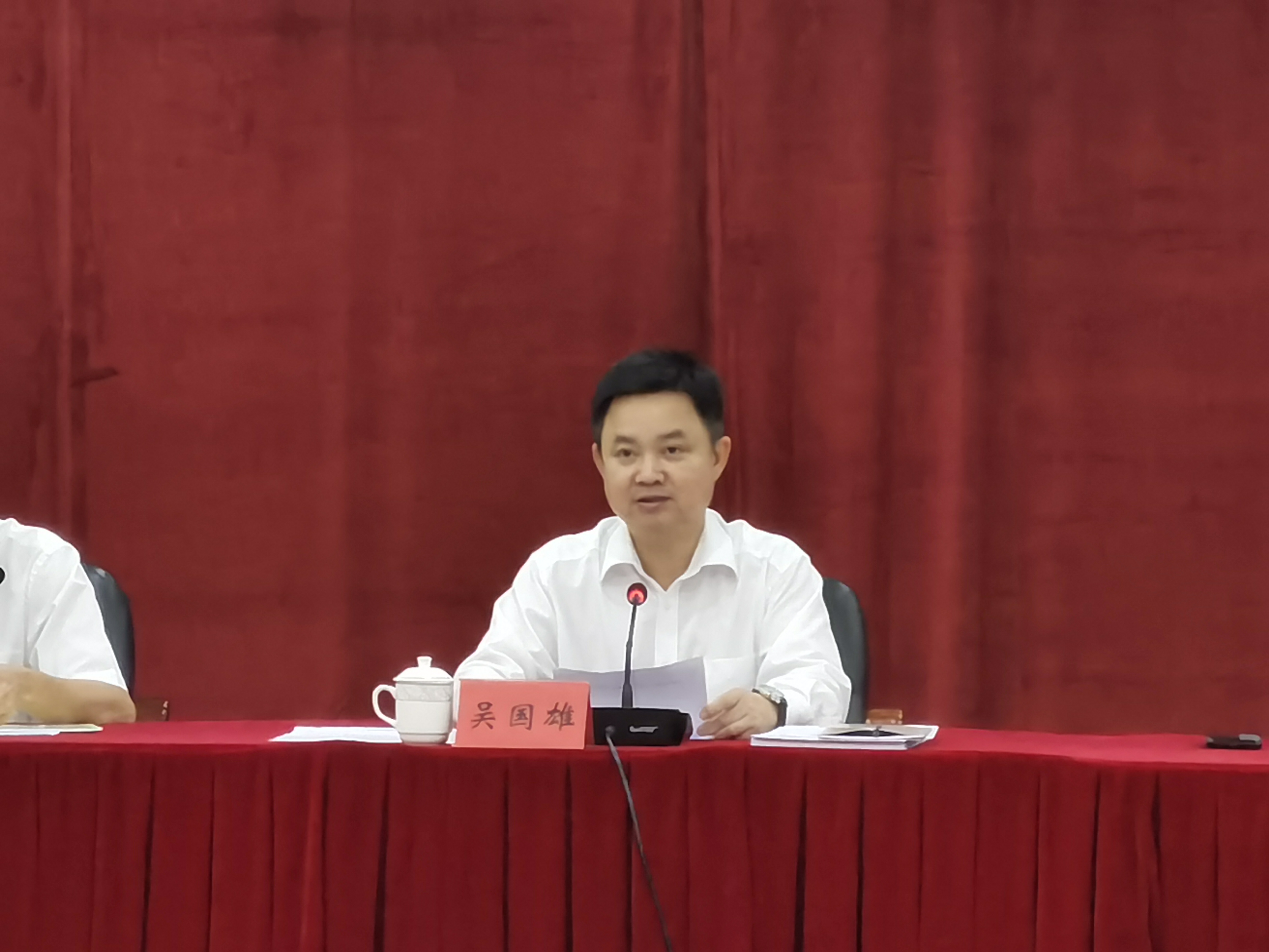 “兩志”編纂委員會(huì)主任、副市長(zhǎng)吳國(guó)雄出席會(huì)議并講話.jpg
