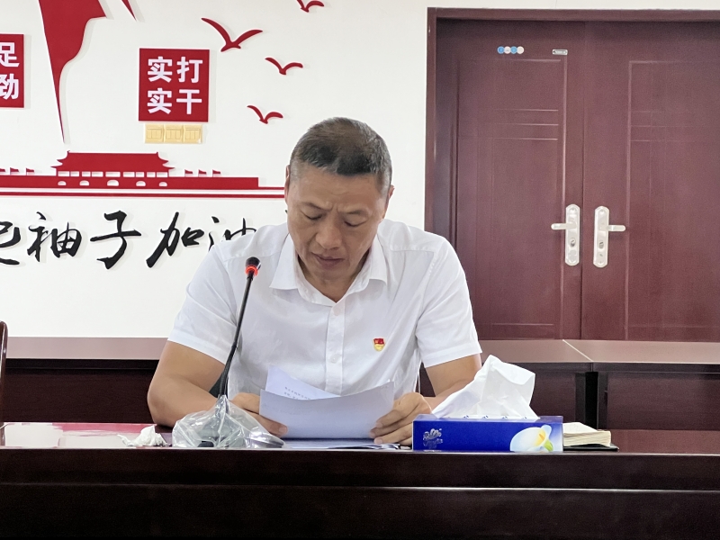 新當(dāng)選的工會(huì)主席李華富作表態(tài)發(fā)言.jpg
