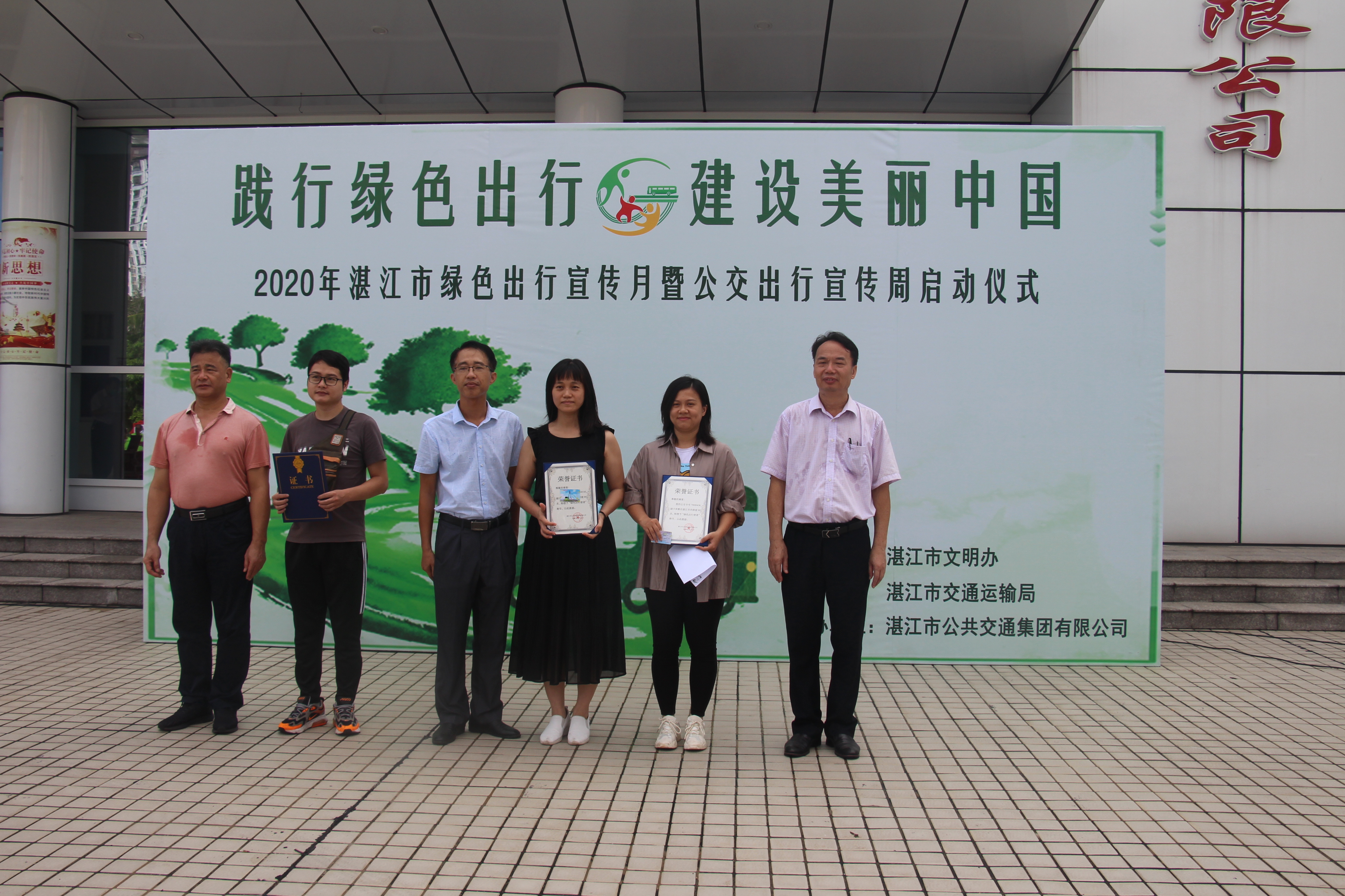 給市民頒獎(jiǎng).JPG